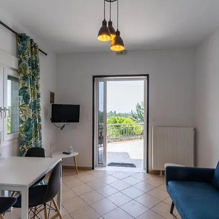 Veranda 2-guest * لِتوخورو